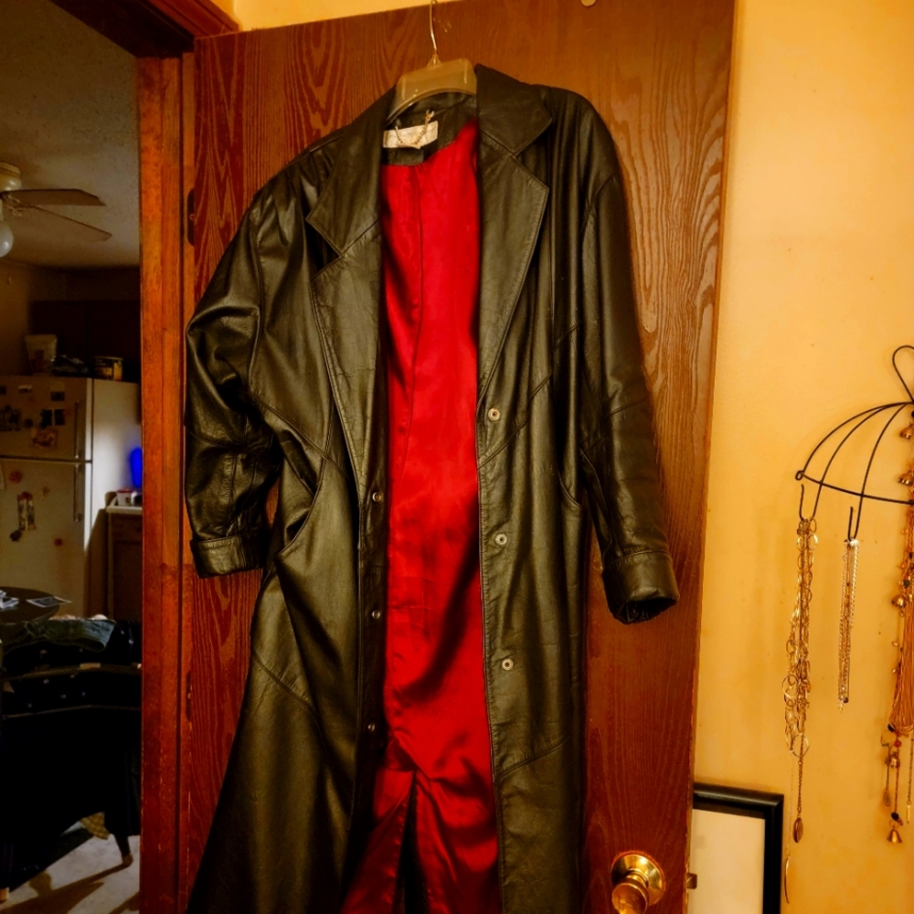 3/4 length leather coat, silk linning.
